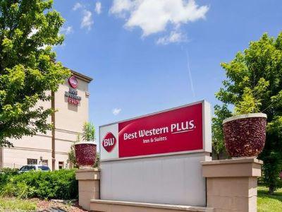 Western Hannaford Inn&suites