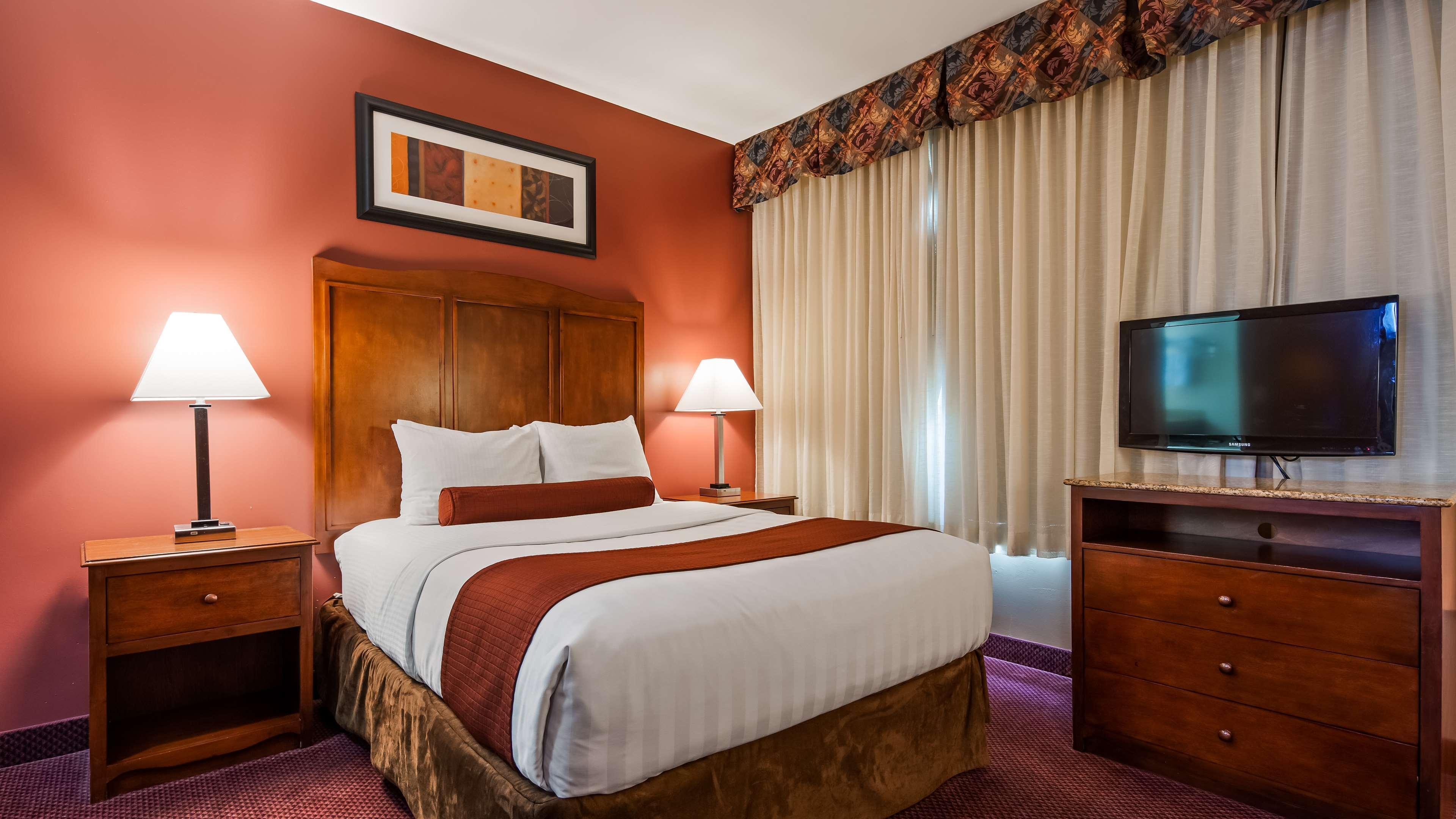 Western Hannaford Inn&suites Hotel