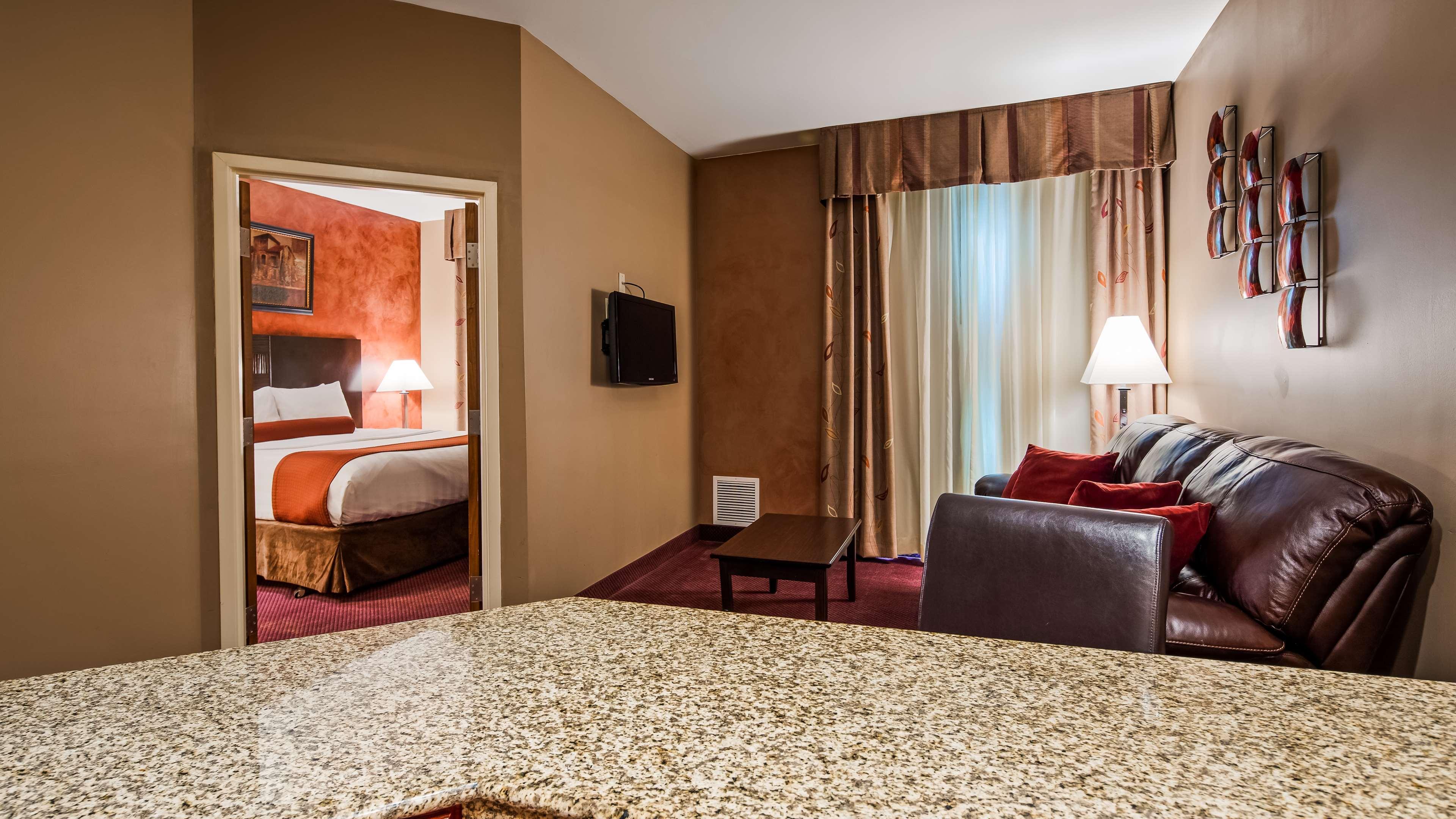 Western Hannaford Inn&suites