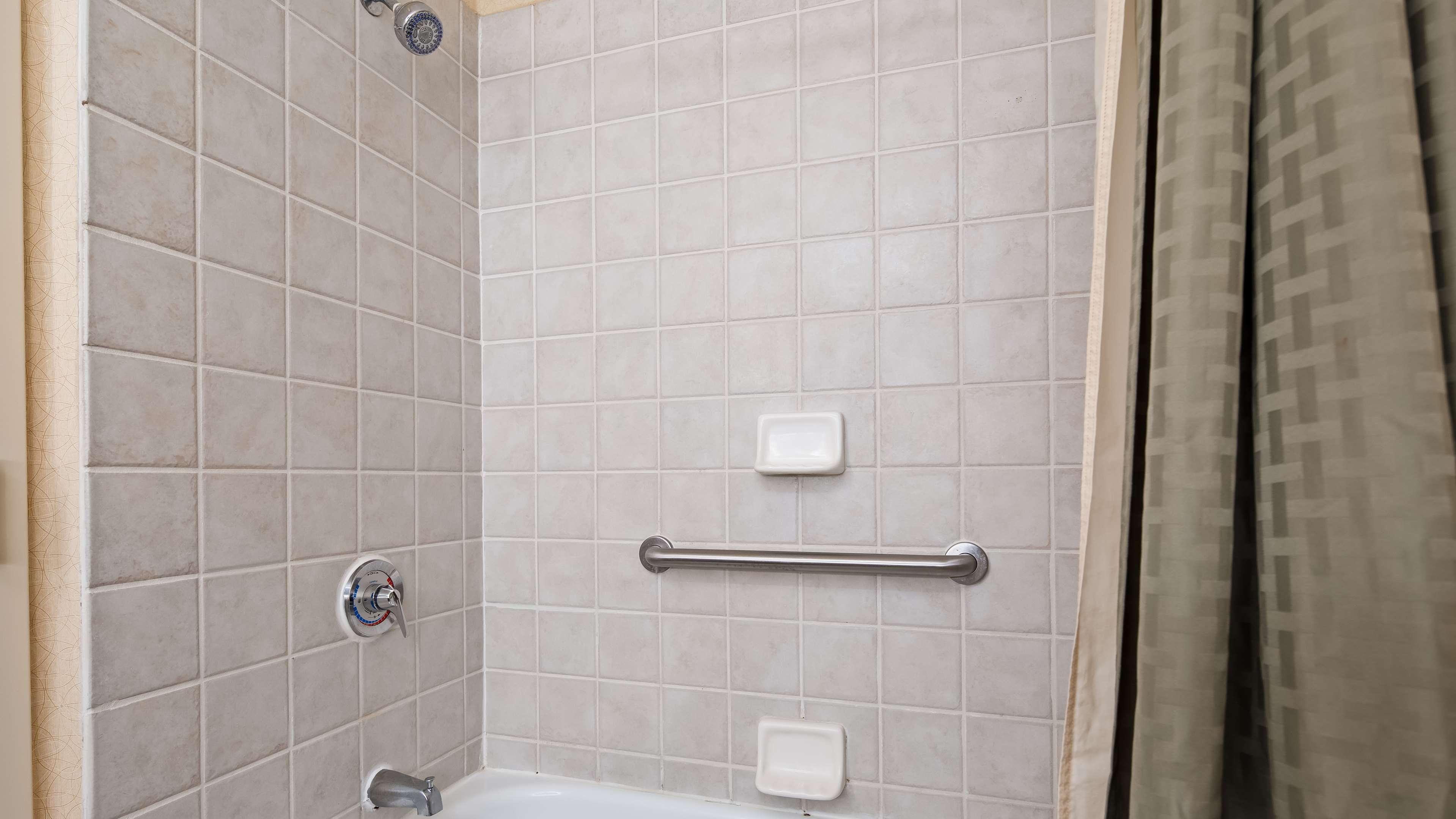 Western Hannaford Inn&suites Hotel Kenwood