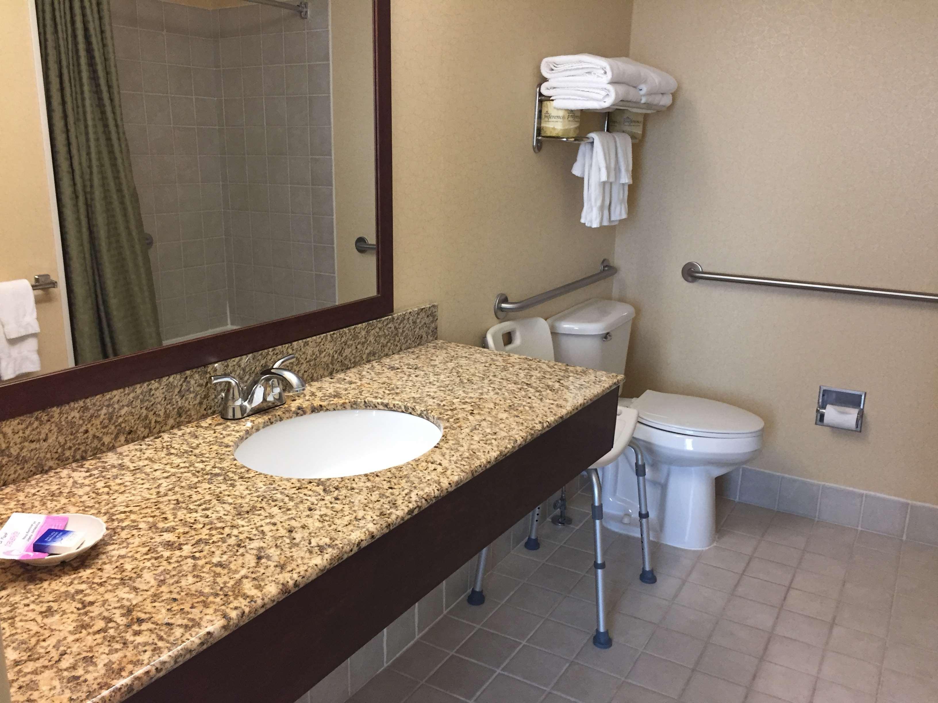 Western Hannaford Inn&suites Kenwood