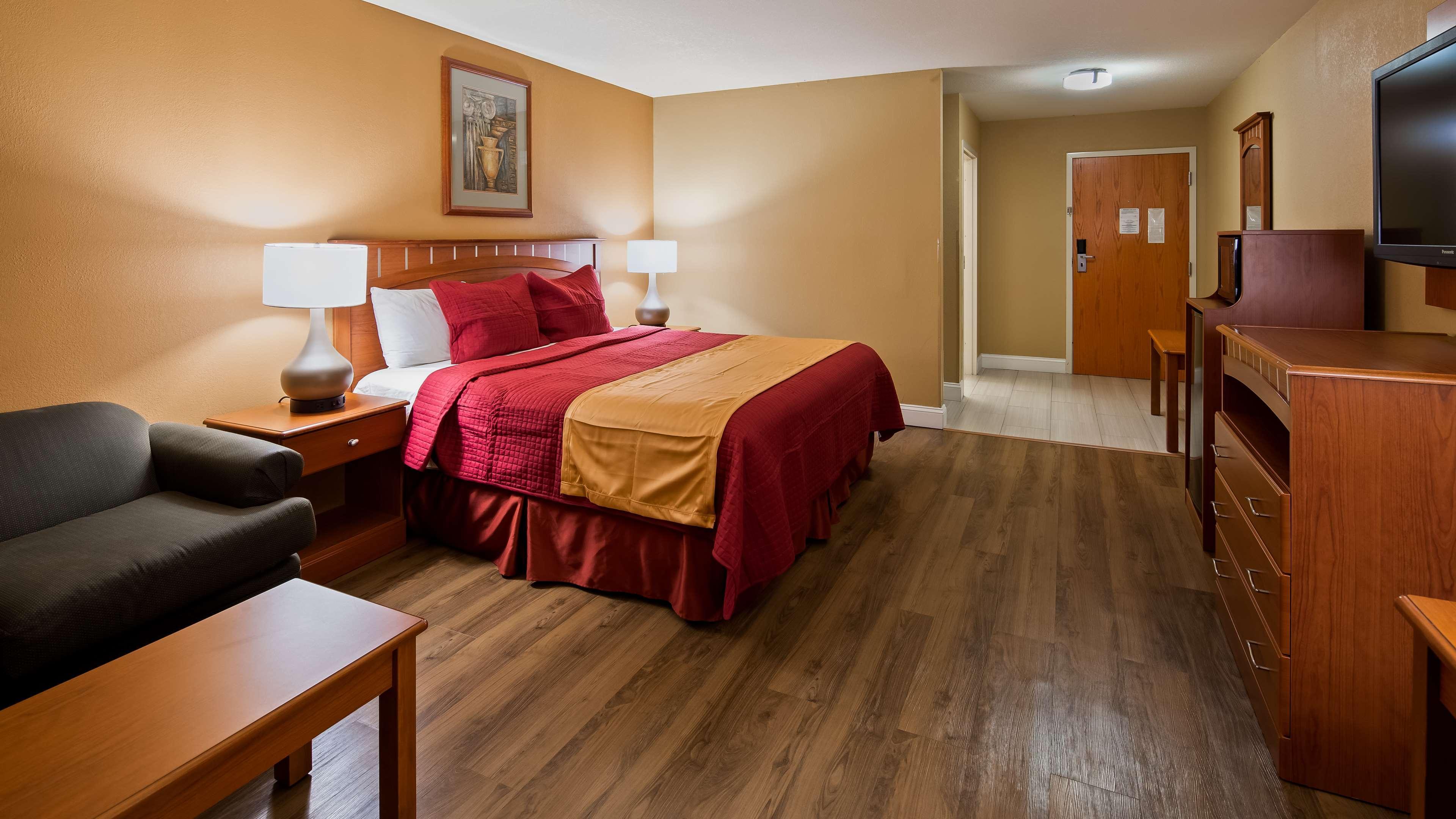 Western Hannaford Inn&suites