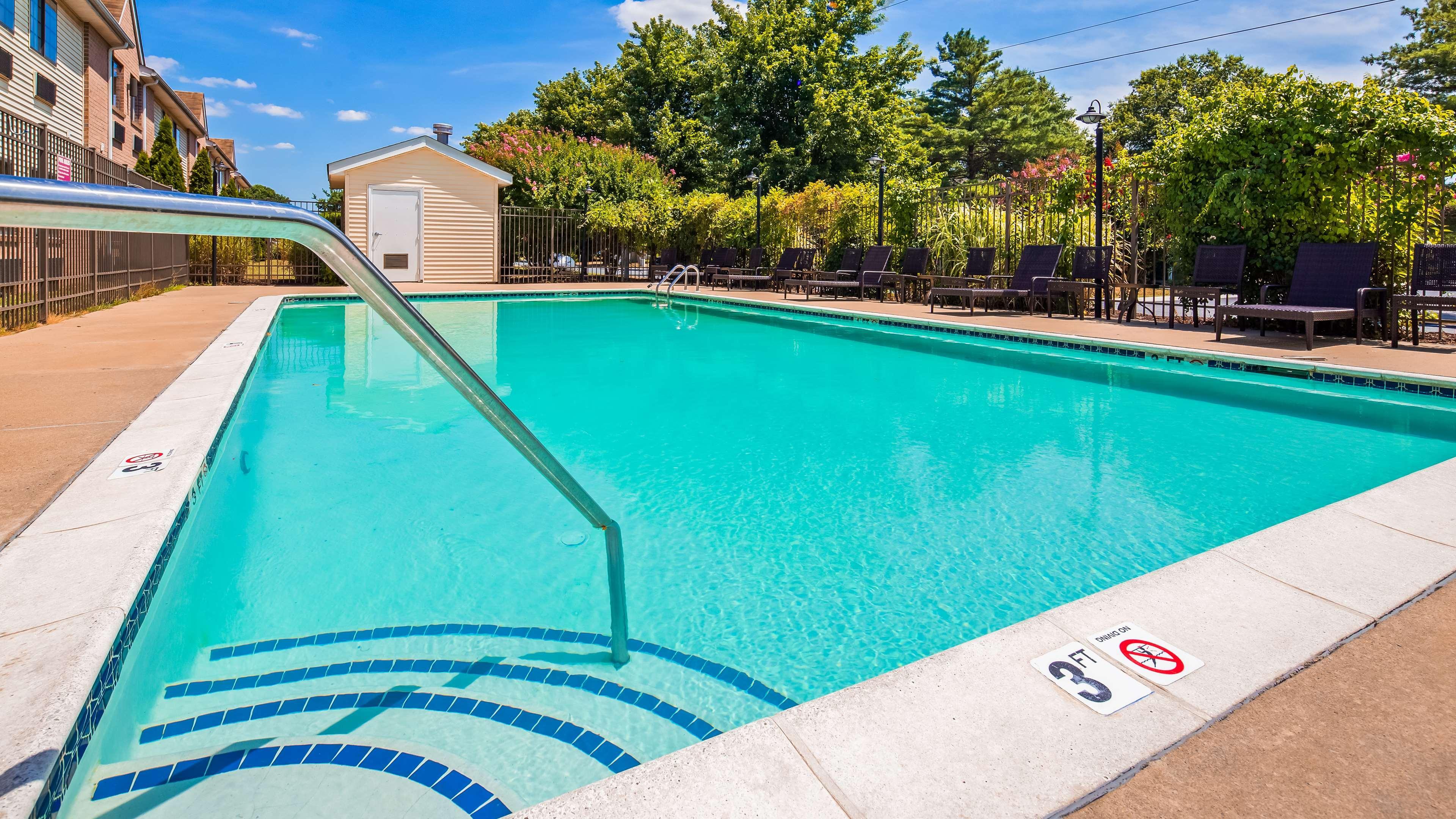 Western Hannaford Inn&suites