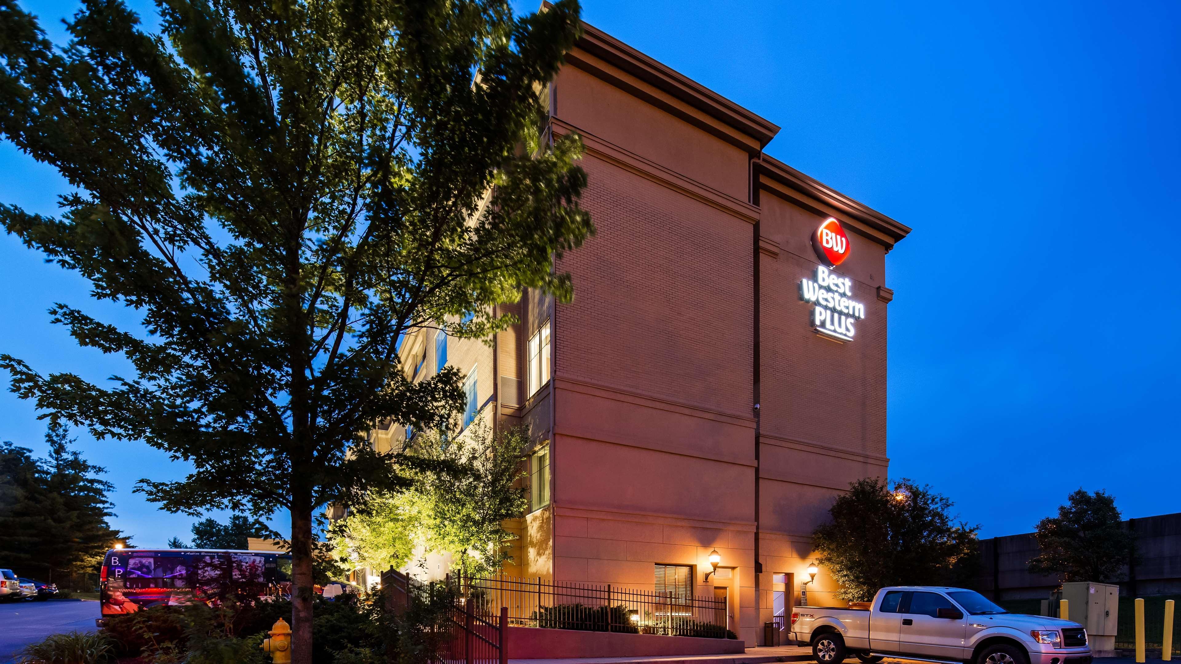 Western Hannaford Inn&suites Hotel