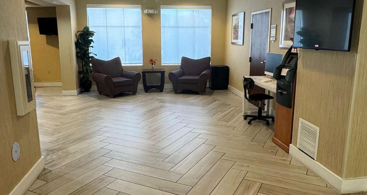 Western Hannaford Inn&suites