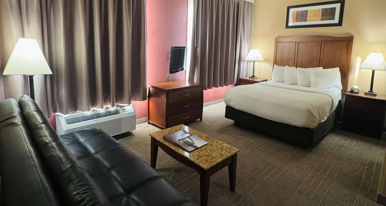 Western Hannaford Inn&suites