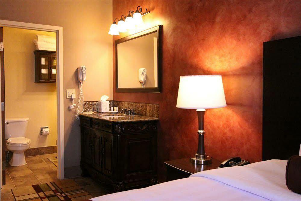 Western Hannaford Inn&suites Hotel